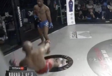 VIDEO: Lên gối nhanh như 'búa máy' khiến đối thủ co giật