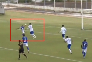 VIDEO: Pha kiến tạo như phá bóng và tuyệt tác 'ngả bàn đèn'