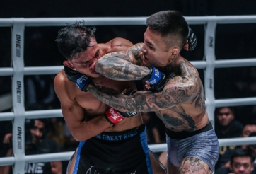 VIDEO: Bại tướng của Martin Nguyễn đấm 'đại vương' MMA lệch mũi, ngất lịm