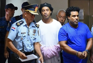 Ronaldinho nhận đãi ngộ khó tin trong nhà tù