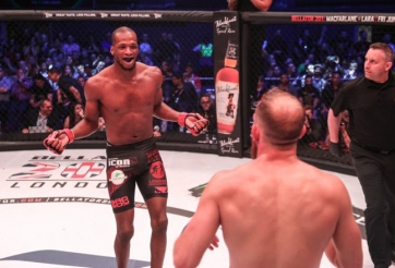 'Người nhện' MMA tung cú đấm 'thôi miên' hạ đối thủ trong chớp mắt