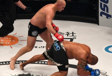 Lão tướng 43 tuổi ra đòn nhanh như chớp hạ võ sĩ hơn 100kg