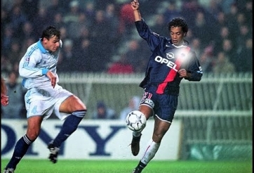 VIDEO: Bàn thắng cổ điển của Ronaldinho trong màu áo Paris 