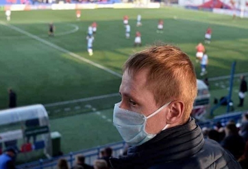 Tổng thống của nước 'liều nhất châu Âu' vẫn ra sân giữa mùa Covid-19