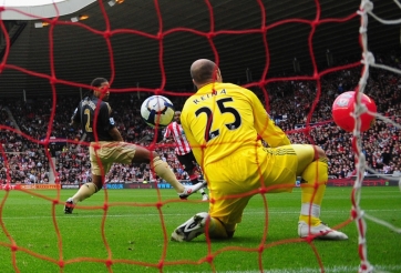 Liverpool và bàn thua dị thường nhất trong lịch sử Ngoại hạng Anh