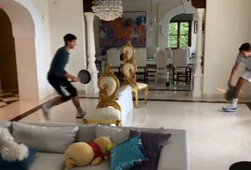 VIDEO: Ở nhà 'cách ly', Djokovic lấy đồ làm bếp tập tennis