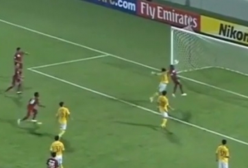 VIDEO: Khung thành 'ma ám', đá mãi không vào như trong game Fifa