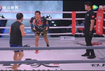 Võ sĩ vừa đấu vừa tấu hài như khỉ và cái kết xứng đáng