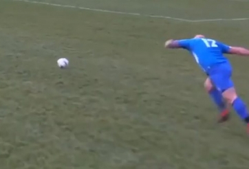 VIDEO: Pha đuổi bóng như tấu hài trên MXH của cầu thủ béo ú