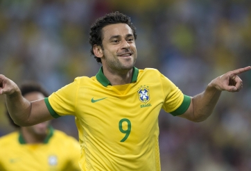 'Thảm họa World Cup' của Brazil đạp xe 600km ra mắt CLB mới