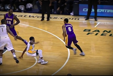 VIDEO: Top 10 pha 'làm nhục' đối thủ trên sân bóng rổ