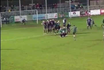 VIDEO: Pha dàn xếp đá phạt cầu kì và cái kết 'vỡ mặt' đồng đội