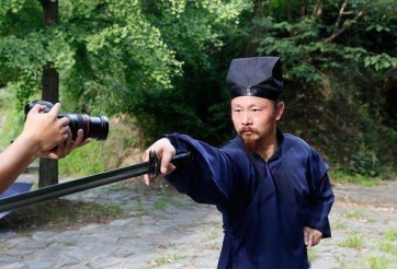 Bị thách đấu, Chưởng môn Võ Đang đá chai nước đáp trả đối thủ