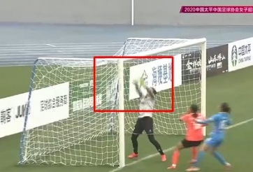 VIDEO: Thủ môn Trung Quốc thành trò cười với pha phản lưới 'trên trời rơi xuống'