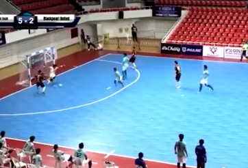 VIDEO: Đứng im để đối thủ ghi bàn, đội bóng Thái nhận 'mưa lời khen'