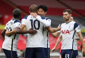 Son lập poker, Tottenham bay cao trên phố biển Southampton