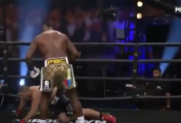 VIDEO: Võ sĩ gục ngã sau 45 giây vì bỗng dưng bị... tê chân