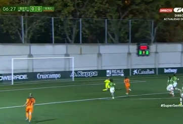 VIDEO: Sao nữ đồng hương tái hiện siêu phẩm kinh điển của huyền thoại Maradona