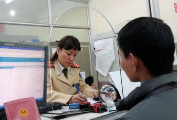 Chú ý: Từ 01/01/2017 người dân phải tự đi tìm chủ cũ nếu muốn sang tên đổi chủ xe máy