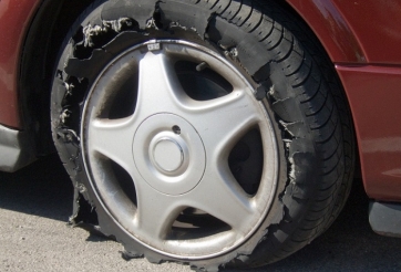 Kinh nghiệm xử lý khi bị nổ lốp xe
