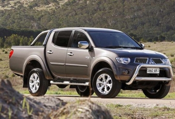 Dưới 300 triệu nên mua xe bán tải cũ nào?