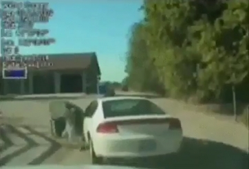 Clip: Siêu choáng ngợp với nhóc tì điều khiển xe hơi