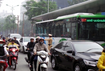 Ngày ra quân xử phạt lấn làn buýt nhanh BRT: 76 trường hợp vi phạm, tước 10 bằng lái