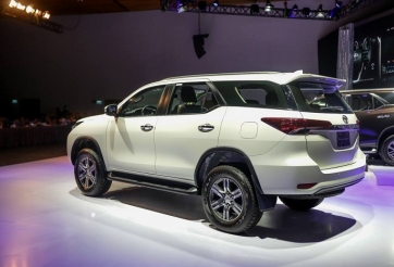 Ô tô giảm giá 200 triệu: Xe nhập gây chấn động thị trường