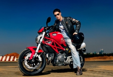 Johnny Trí Nguyễn bị tai nạn, mô tô Ducati 400 triệu vỡ nát