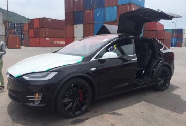 Tesla Model X P100D đầu tiên cập bến Việt Nam