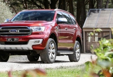 Ô tô Toyota giảm chưa từng có, Ford xuống giá tới 134 triệu