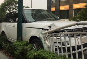 Hà Nội:Range Rover Autobiography 8 tỷ tai nạn nát bét 'đầu' 