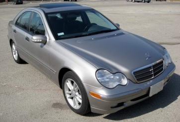 Với 300 triệu đồng ở Việt Nam mua được xe sang bình dân nào?