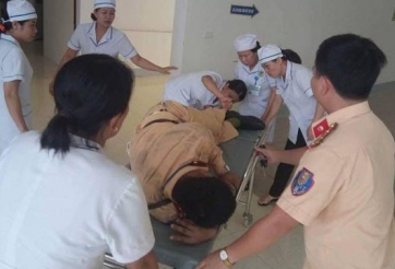 Bắt khẩn cấp, xét nghiệm ma tuý tài xế hất văng CSGT