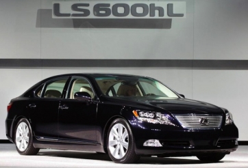 Xe sang Lexus giảm 200 triệu, Volkswagen giảm 260 triệu