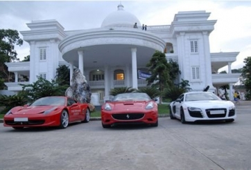 Lừa 1.000 tỷ, đại gia vung tay sắm biệt thự, tặng siêu xe