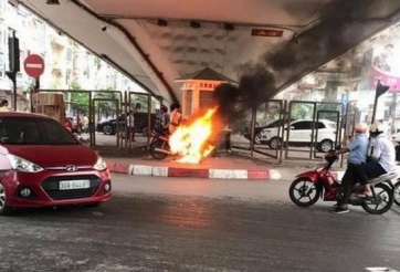Hà Nội: Đốt xe vì bị CSGT yêu cầu dừng kiểm tra lỗi vi phạm