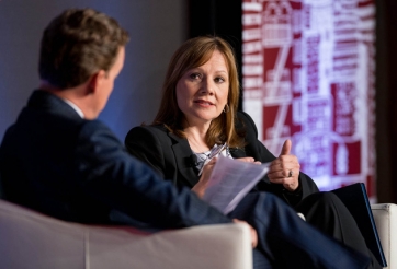 Giám đốc của GM chấm dứt vai trò cố vấn cho Donald Trump