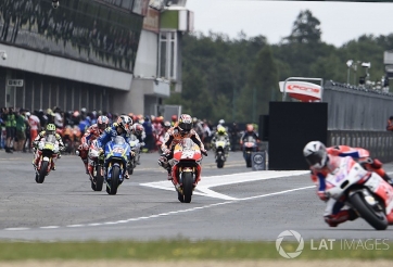 MotoGP 2017 chặng Anh: Người đến cùng cơn mưa