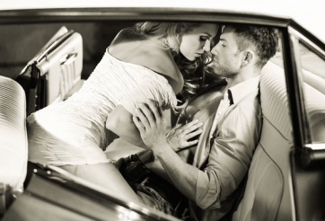 Choáng váng với số lượng cặp đôi từng 'yêu' trong xe ô tô