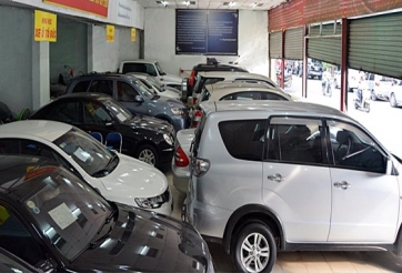 Chủ showroom ô tô lỗ nặng: Đóng cửa, bán nước ngọt, quần áo