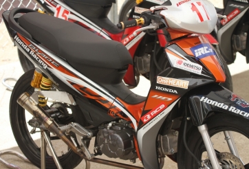 Honda Blade 110 phiên bản côn tay đầy uy lực