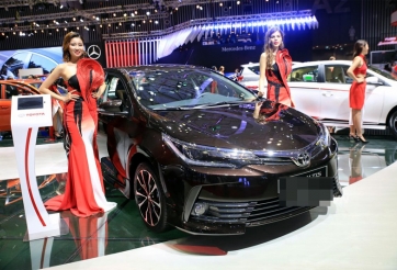 Toyota đồng loạt giảm giá: Ô tô 2018 xuống giá kịch sàn