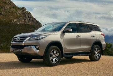 Nhận định mới về giá ô tô năm 2018: Có nên chờ giảm giá?