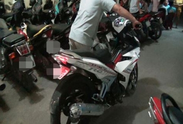 Nhặt được vé, chiếm đoạt xe đang trông giữ, phạm tội gì?