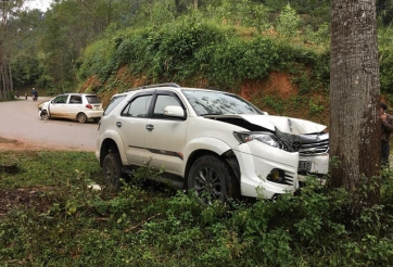 Toyota Fortuner vẫn không bung túi khí dù bị đâm nát đầu
