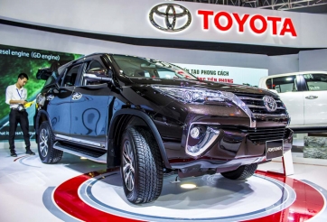 Ô tô nhập về nhiều nhưng giá xe khó giảm