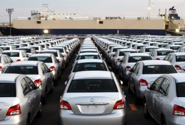 Cả ngàn ô tô ùn ứ: Chẳng chiếc nào giá rẻ, đừng mơ giảm giá
