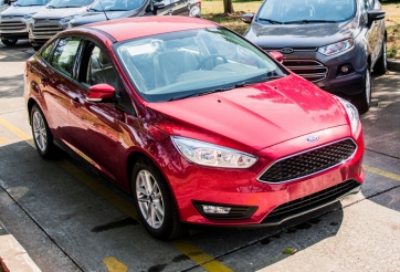 Ford Focus giảm giá còn 570 triệu đồng, rẻ hơn cả Vios