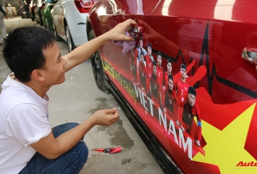 Thị trường decal ô tô, xe máy “bùng nổ” trước trận U23 VN